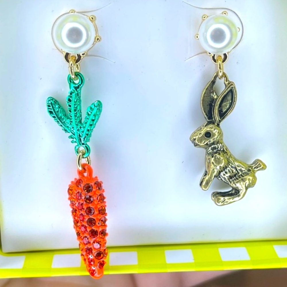 New Betsey Johnson Bunny Carrot Mismatch Earrings - Picture 5 of 11